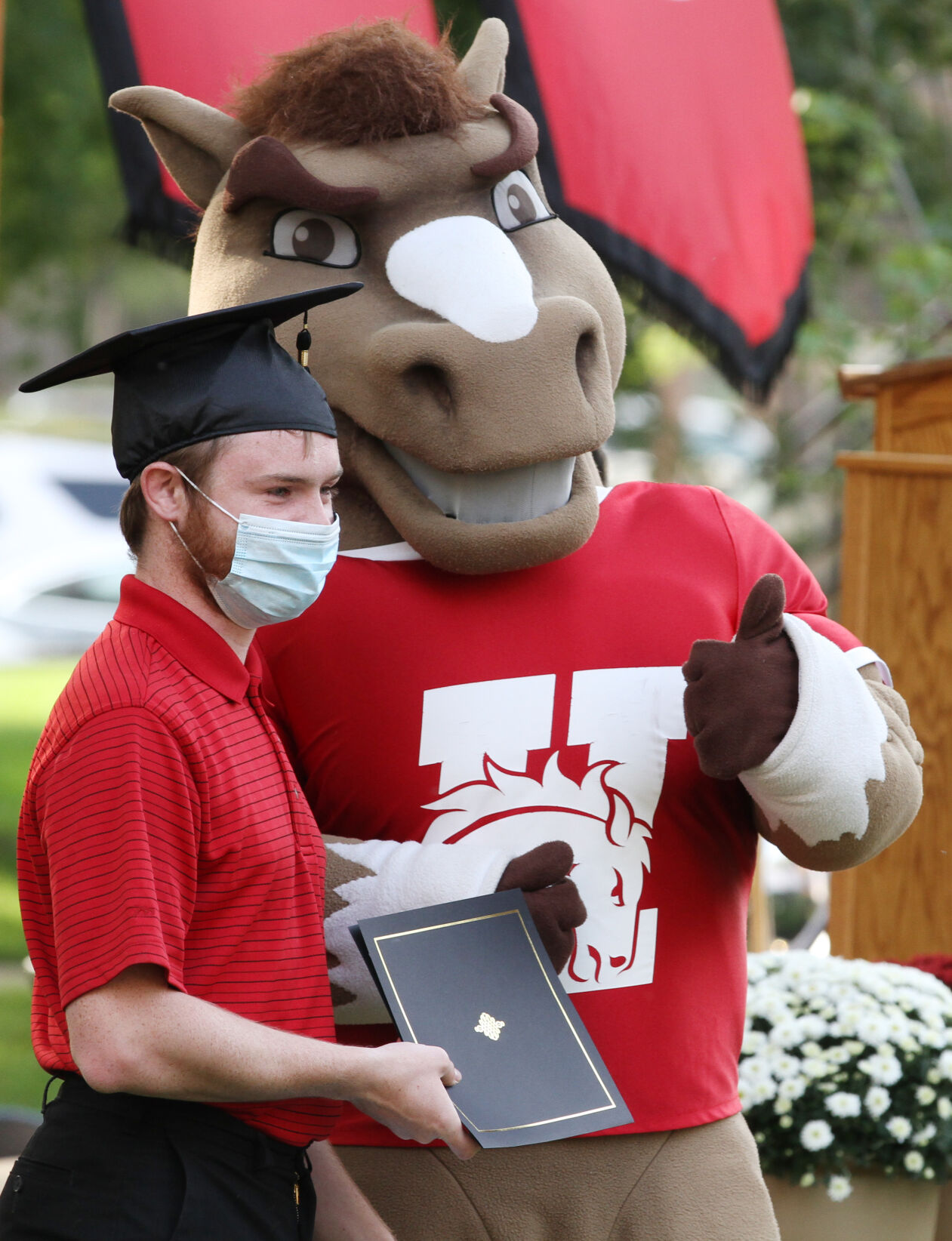 p09-28-20HCOhomecomingGrad4.jpg